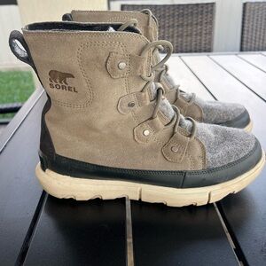 Sorel Tan and Gray Lace Up Boots